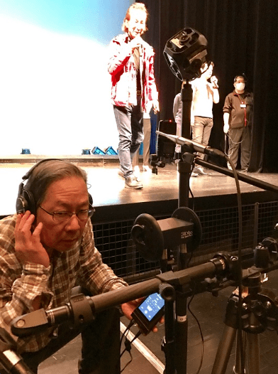 音響収録を行う泉邦昭