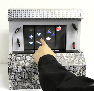 Floating Interface展示機の操作デモ